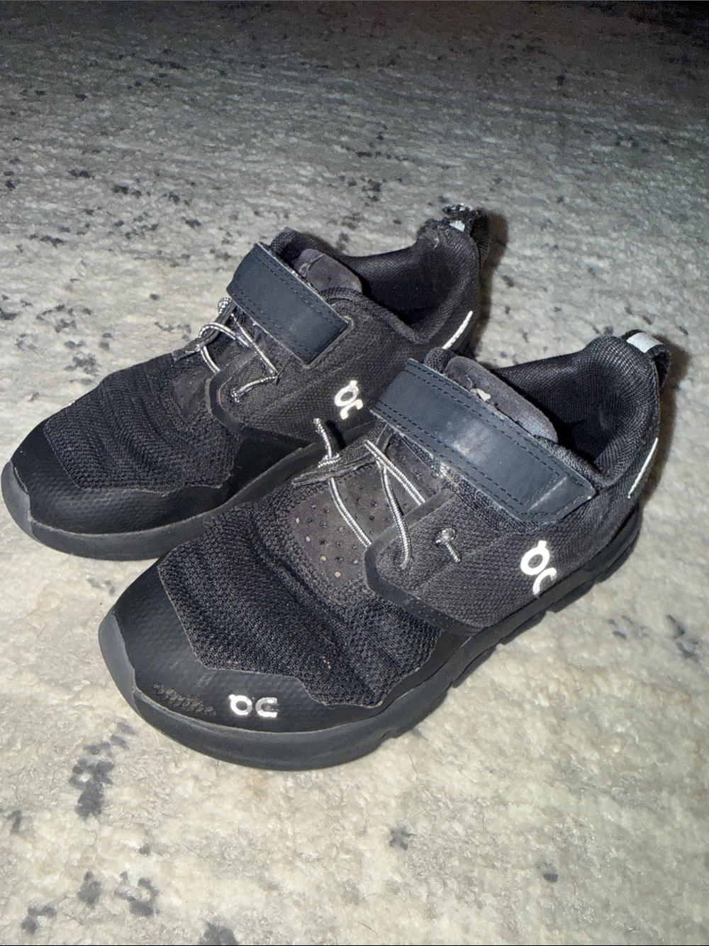 On Running Kids Black Hook-and-Loop Athletic Sneakers